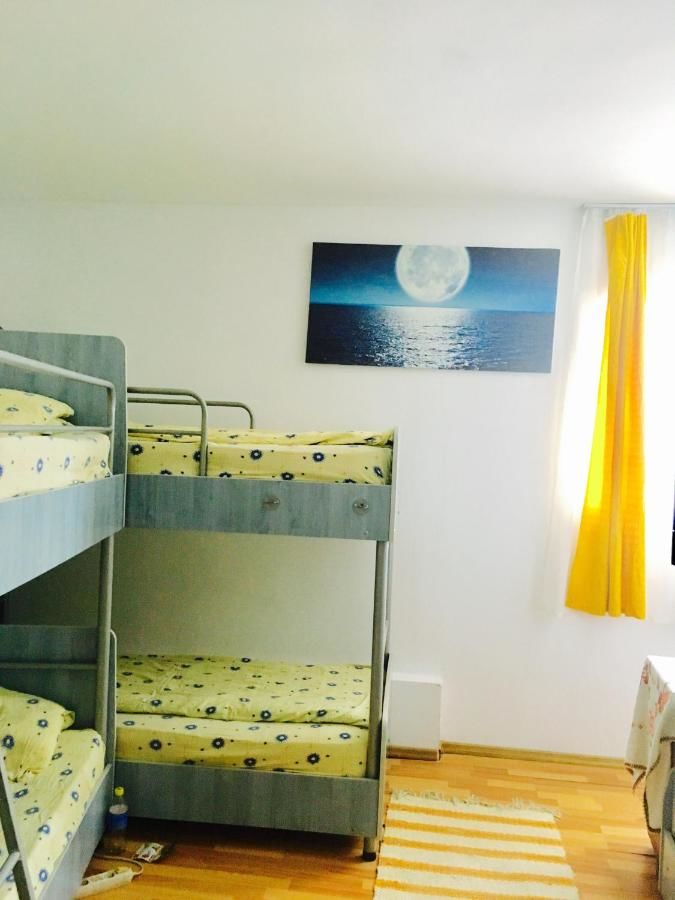 Хостелы Rolling Stone Hostel Брашов-25