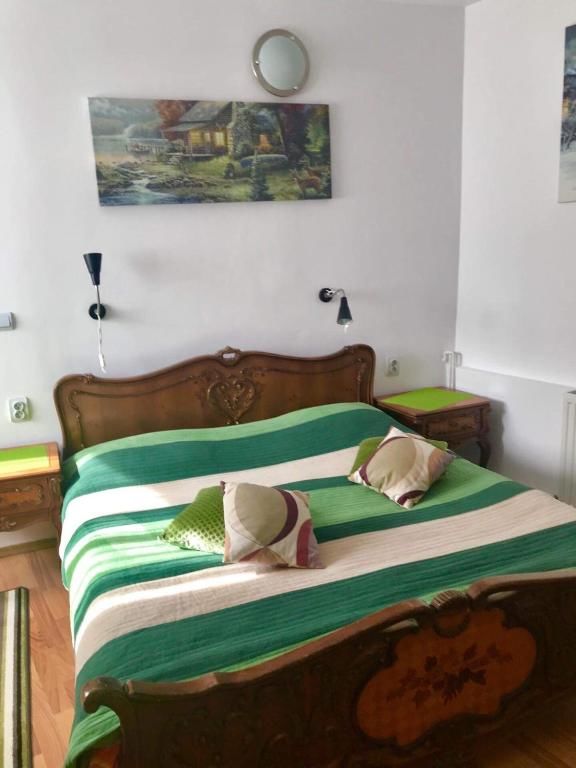 Хостелы Rolling Stone Hostel Брашов-53