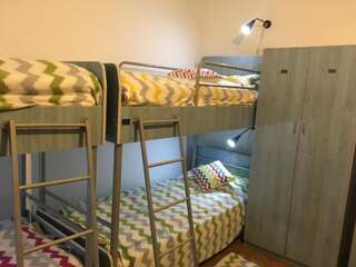 Хостелы Rolling Stone Hostel Брашов Кровать в общем номере для мужчин и женщин с 10 кроватями-4